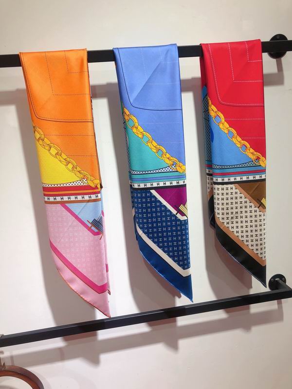 Chanel silk scarf 90X90cm E25